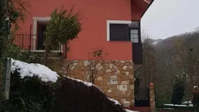 Chalet in Barrio (Caso) photo 45