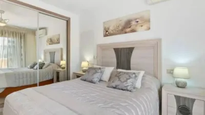 Chalet on Carrer Maria San Gil, Noain photo 5