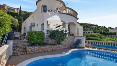 Chalet in Les Torroelles photo 2