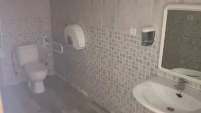 Local comercial en venta en Avenida de la Guardia Civil - Más