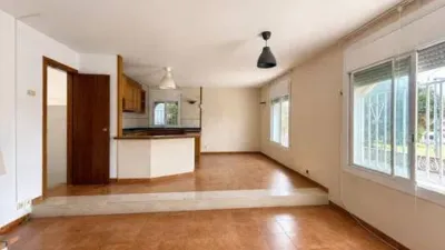 Chalet en calle calle Cirerers S-N photo 3