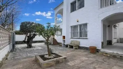 Chalet on Carrer del Montseny photo 3
