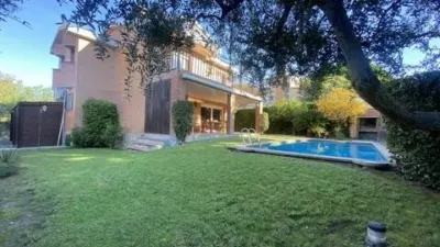 Chalet on Carrer dels Gira-sols photo 2