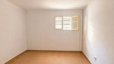 Apartment in Santa Coloma de Gramenet photo 2