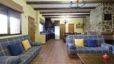 Rustic house on Calle Serrezuela S-N photo 4