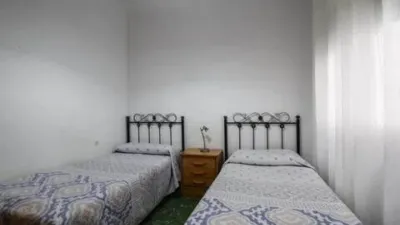 Top floor flat in Centre photo 9