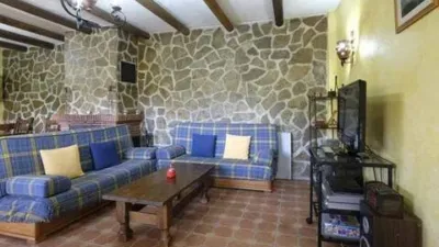 Rustic house on Calle Serrezuela S-N photo 3
