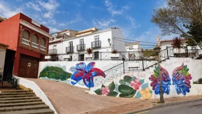 Chalet on Calle de la Virgen Milagrosa photo 6