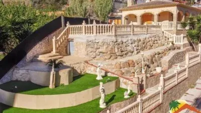 Chalet on Serra del Bergada Street, 1 photo 2