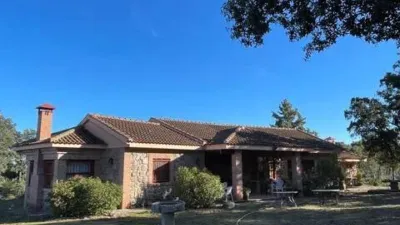 Chalet on Calle del Ebro photo 2