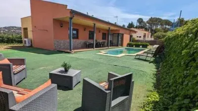 Chalet on Carrer dels Astres photo 3