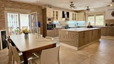 Chalet on Calle Diseminado Llanos Rosa, 184 photo 6