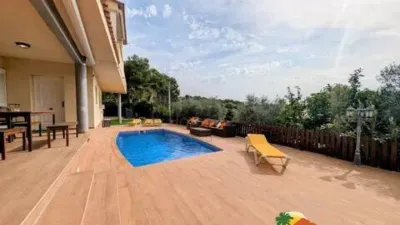 Chalet on Calle Lluisa Usall i Bosch No Number photo 5