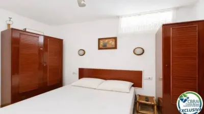 Apartment in Passatge Muga Delta photo 11