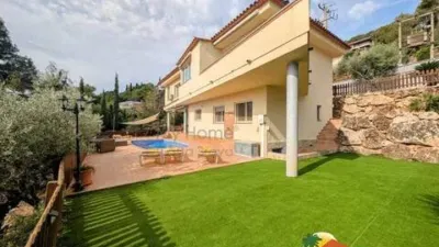 Chalet on Calle Lluisa Usall i Bosch No Number photo 4