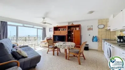 Apartment in Passatge Muga Delta photo 6