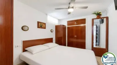 Apartment in Passatge Muga Delta photo 10