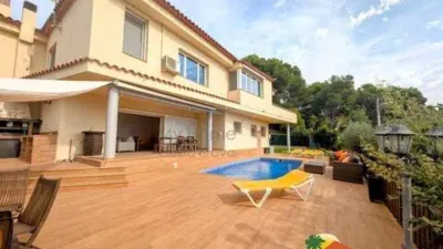 Chalet on Calle Lluisa Usall i Bosch No Number photo 3