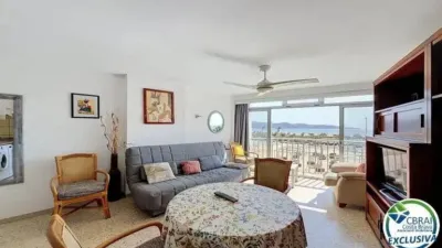 Apartment in Passatge Muga Delta photo 5