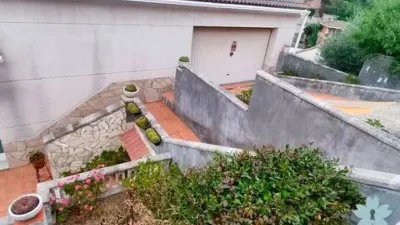 Chalet en Torrelles de Llobregat photo 2