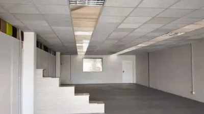 Nave industrial en alquiler en Avenida de Almeiras - Más