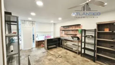 Local comercial en alquiler en Avenida de la Concordia, cerca de Calle de Fariña Ferreño - Más