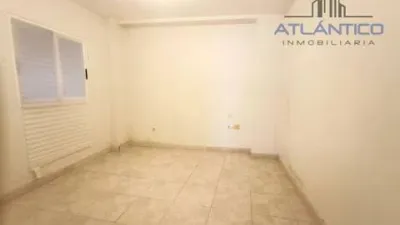 Local comercial en venta en Calle de las Damas - Más