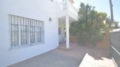 Chalet en alquiler en Calle Avenida 28 de Febrero, 68, Conil de la Frontera de 900 €<span>/mes</span>