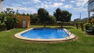 Chalet en alquiler en Calle Avenida 28 de Febrero, 68, Conil de la Frontera de 900 €<span>/mes</span>