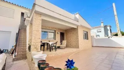 Chalet on Calle de Miguel Márquez photo 2