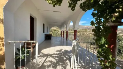 Rustic house on Miguel Sánchez Navarro Street photo 3