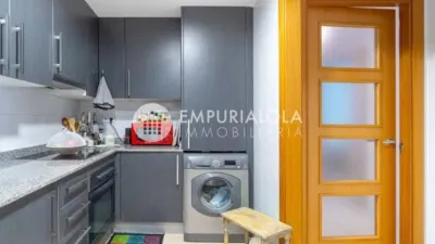 Piso en venta en Carrer de Viena, cerca de Carrer d' Osla, Els Grecs-Mas Oliva (Roses) de 215.000 €