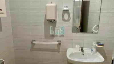 Local comercial en alquiler en Feria - Más