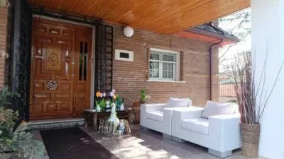 Chalet on Calle de Murillo photo 4