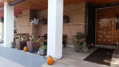 Chalet on Calle de Murillo photo 5
