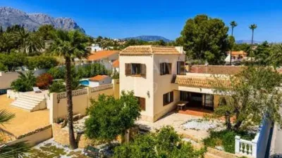 Chalet on Carrer Castanyers photo 2
