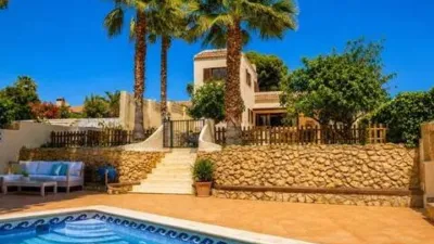 Chalet on Carrer Castanyers photo 3