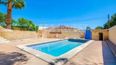 Chalet on Carrer Castanyers photo 6