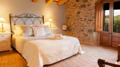 Rustic house on Carrer de la Industria photo 14