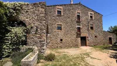 Rustic house on Carrer de la Industria photo 37
