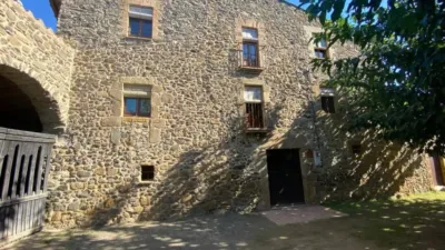 Rustic house on Carrer de la Industria photo 3