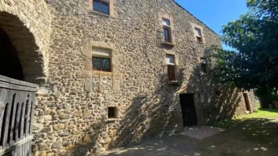 Rustic house on Carrer de la Industria photo 4