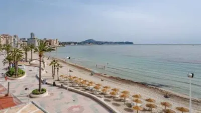 Top-floor apartment on Calle de Gibraltar photo 36
