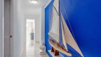 Top-floor apartment on Calle de Gibraltar photo 47