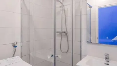 Top-floor apartment on Calle de Gibraltar photo 50