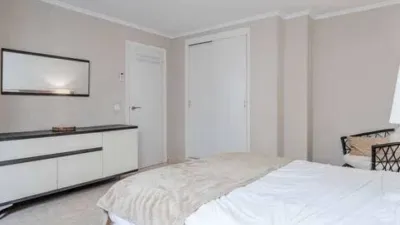 Top-floor apartment on Calle de Gibraltar photo 53