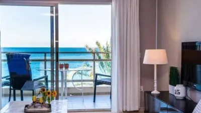 Top-floor apartment on Calle de Gibraltar photo 9
