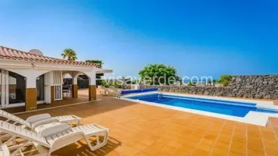 Chalet on Calle Aulaga photo 3