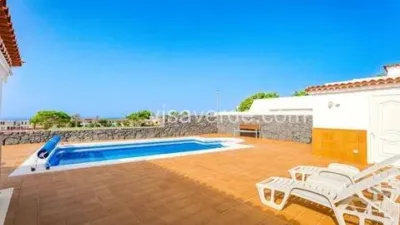 Chalet on Calle Aulaga photo 4