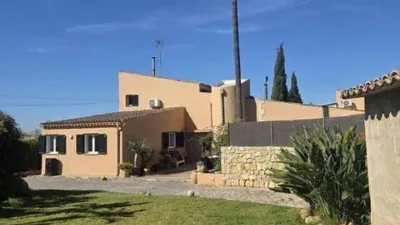 Chalet on Camino Des Establits Street photo 2